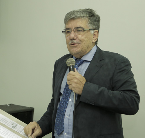 Altair Bertonha, diretor do CCA, dicursa em nome dos empossados