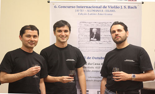 Gilson Antunes, Rafael Altro e Flávio Apro organizadores do Concurso Internacional - Foto de Rico Venerito