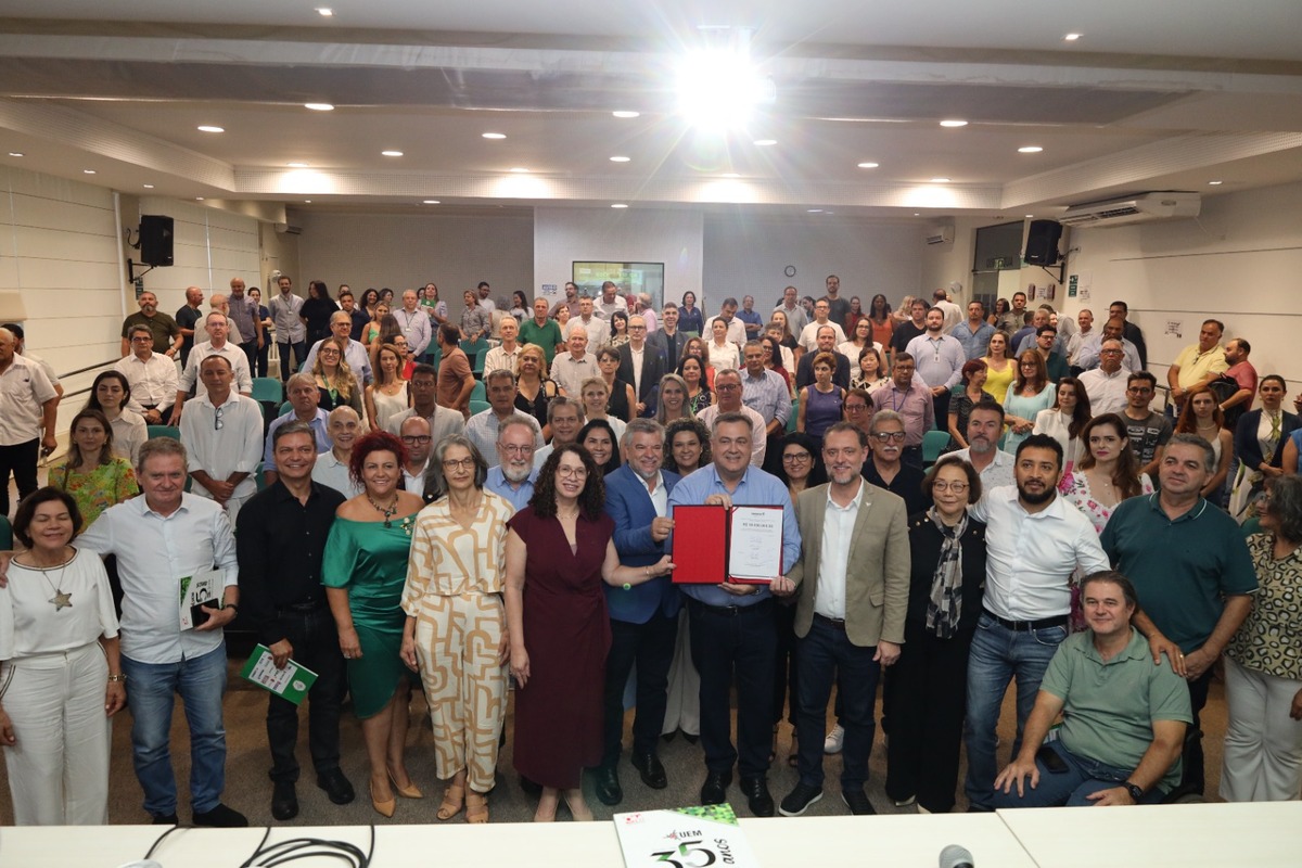 Bloco Industrial abre