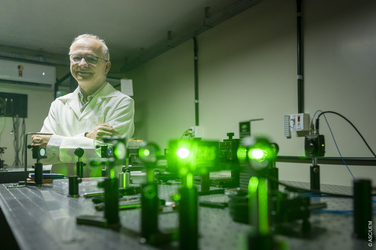 2025 04 16 Laboratorio de Fisica Prof Mauro Baesso 14 of 34 site