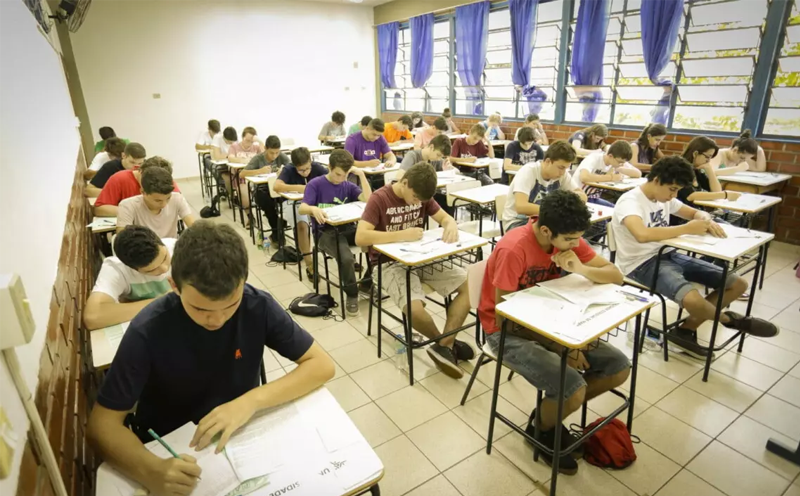 uem-publica-editais-de-abertura-do-vestibular-de-verao-e-do-pas