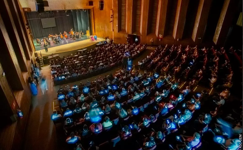 cerimonia-de-abertura-do-parana-faz-ciencia-2024-lota-teatro-calil-haddad