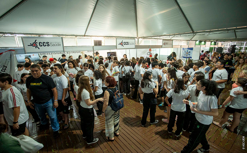 pavilhao-cientifico-encanta-visitantes-e-abre-parana-faz-ciencia-na-uem