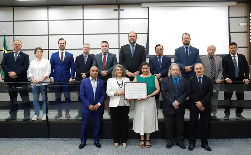 camara-homenageia-colegio-de-aplicacao-pedagogica-da-uem-pelo-jubileu-de-ouro