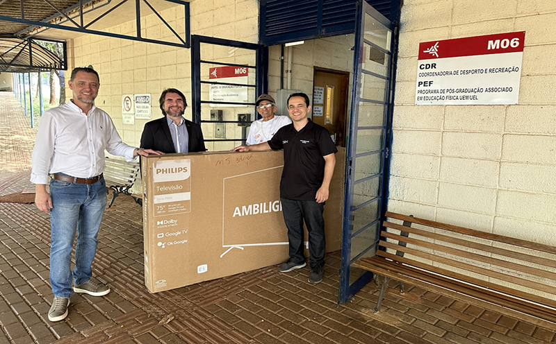 reitoria-da-uem-entrega-150-aparelhos-de-smart-tv-para-diferentes-setores