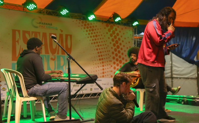 diretoria-de-cultura-da-uem-promove-atividade-cultural-e-literaria-no-campus-de-umuarama