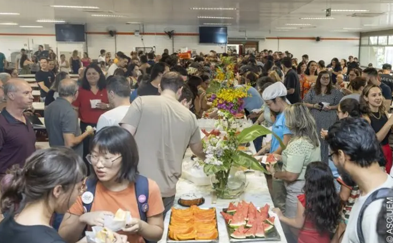 servidores-ativos-e-aposentados-da-uem-sao-homenageados-no-dia-do-servidor-publico